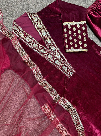 PAKISTANI STYLE VELVET KURTA SET